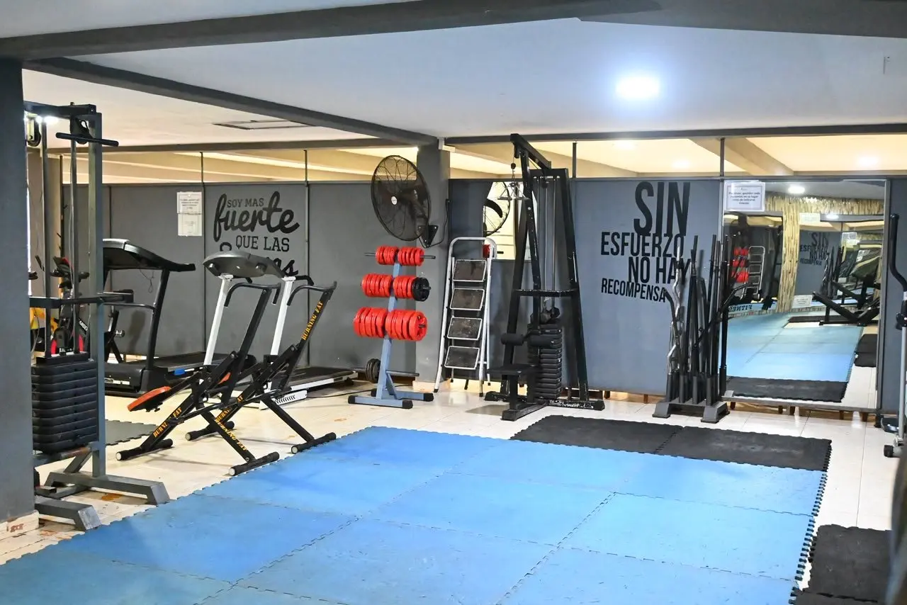 Cintas y bicicletas del gimnasio
