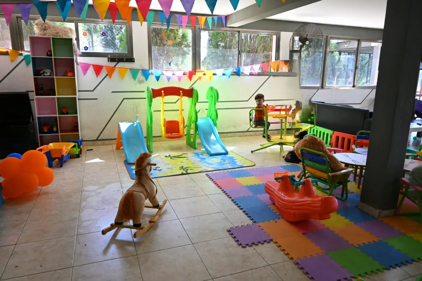 Pelotero y juegos para chicos