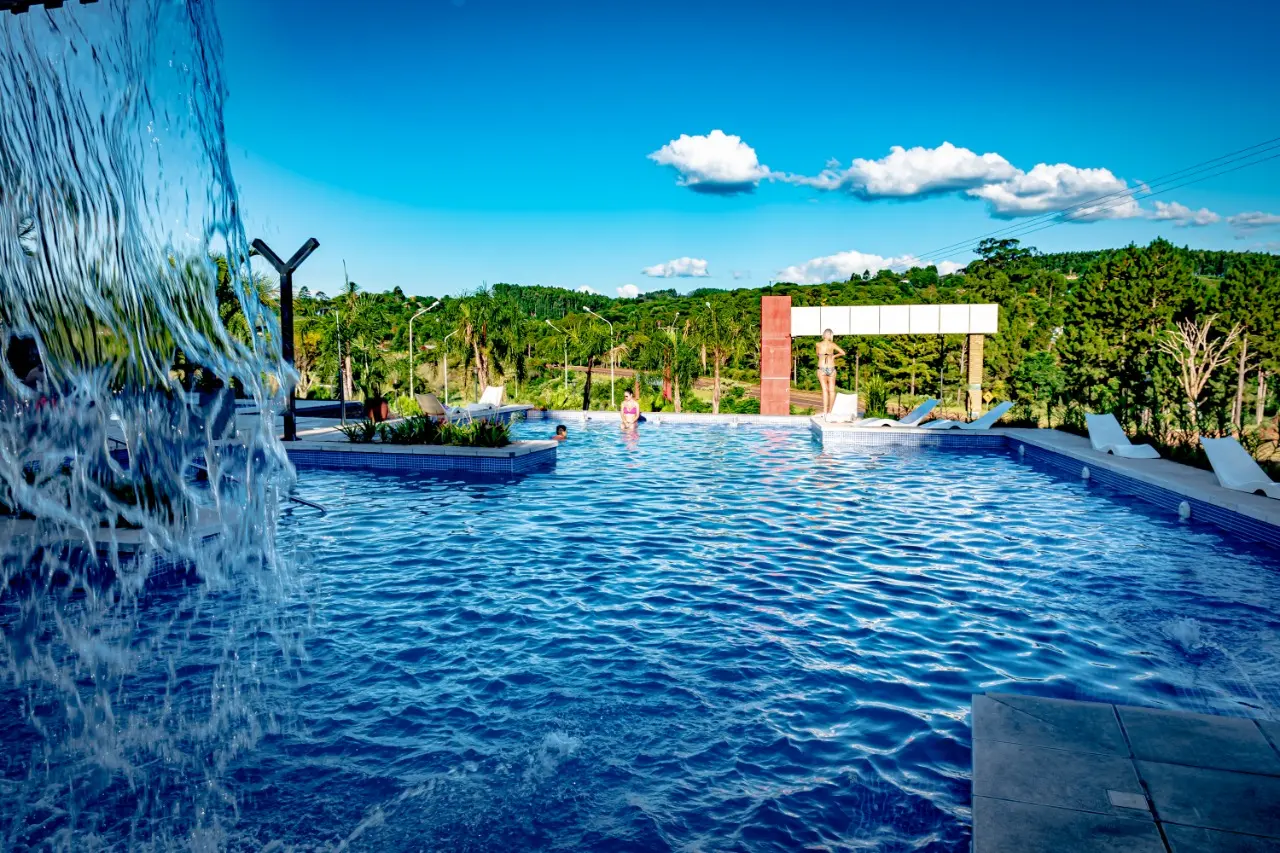 Cascada de la piscina exterior